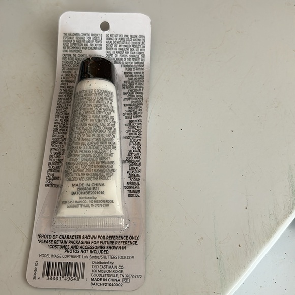 NWT 7 Piece Halloween Skeleton Bundle Bag Gloves Fright Creepy Cup Mask Make Up - Picture 9 of 16